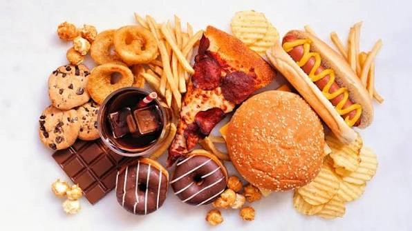 Ultra-processed foods including burgers, chips, soft drinks, and packaged snacks linked to harmful blood metabolite changes in a new health study.