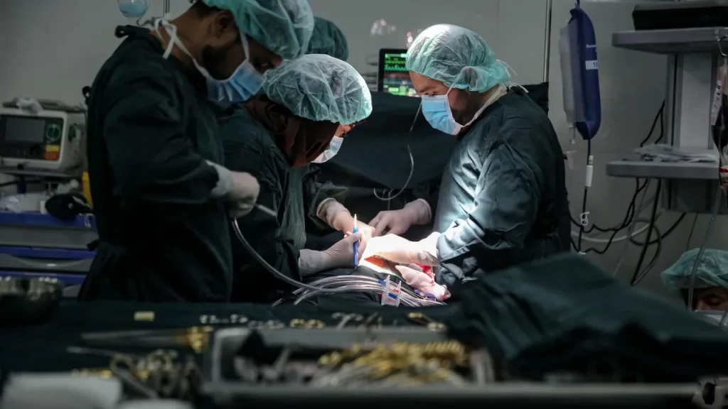 Surgeons perform live AI-assisted brain surgery to remove a brain tumour
