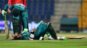 Imam-ul-Haq wincing in pain after calf injury during Pakistan vs England Test