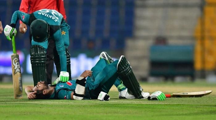 Imam-ul-Haq wincing in pain after calf injury during Pakistan vs England Test