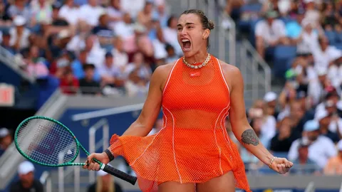 Aryna Sabalenka celebrates a winning point on Arthur Ashe Stadium at the US Open