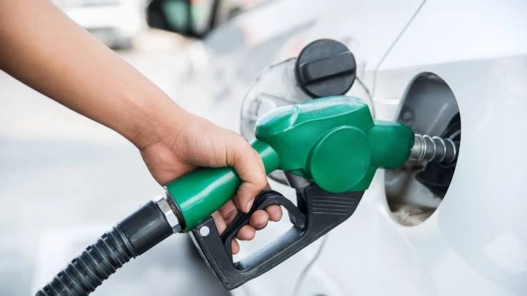 Petrol price in Pakistan reduced by OGRA while diesel price increases